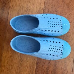 Native Jefferson Bloom Blue Shoes size 12, like new
